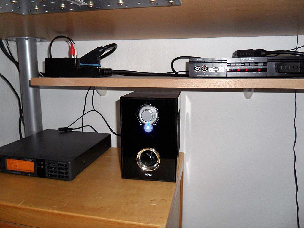 Sous le bureau: XRGB2plus , Roland SC55, 2.1